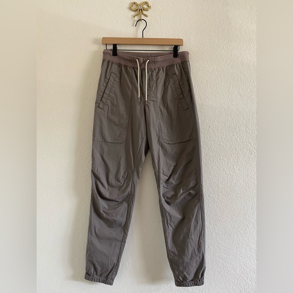 Vuori Men’s Size S Ripstop Traveler Jogger Pants Charcoal Gray Zip Pockets